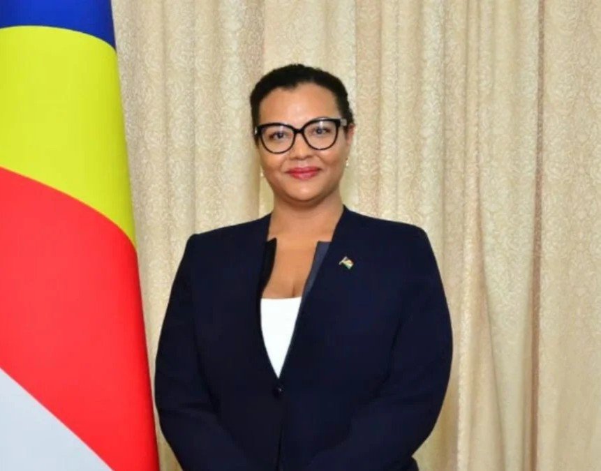 Minister Amanda Bernstein